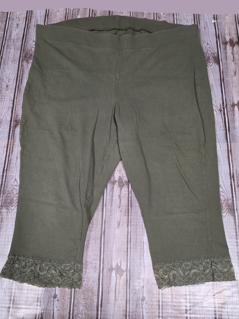 Torrid Green Capri Leggings With Lace Hem